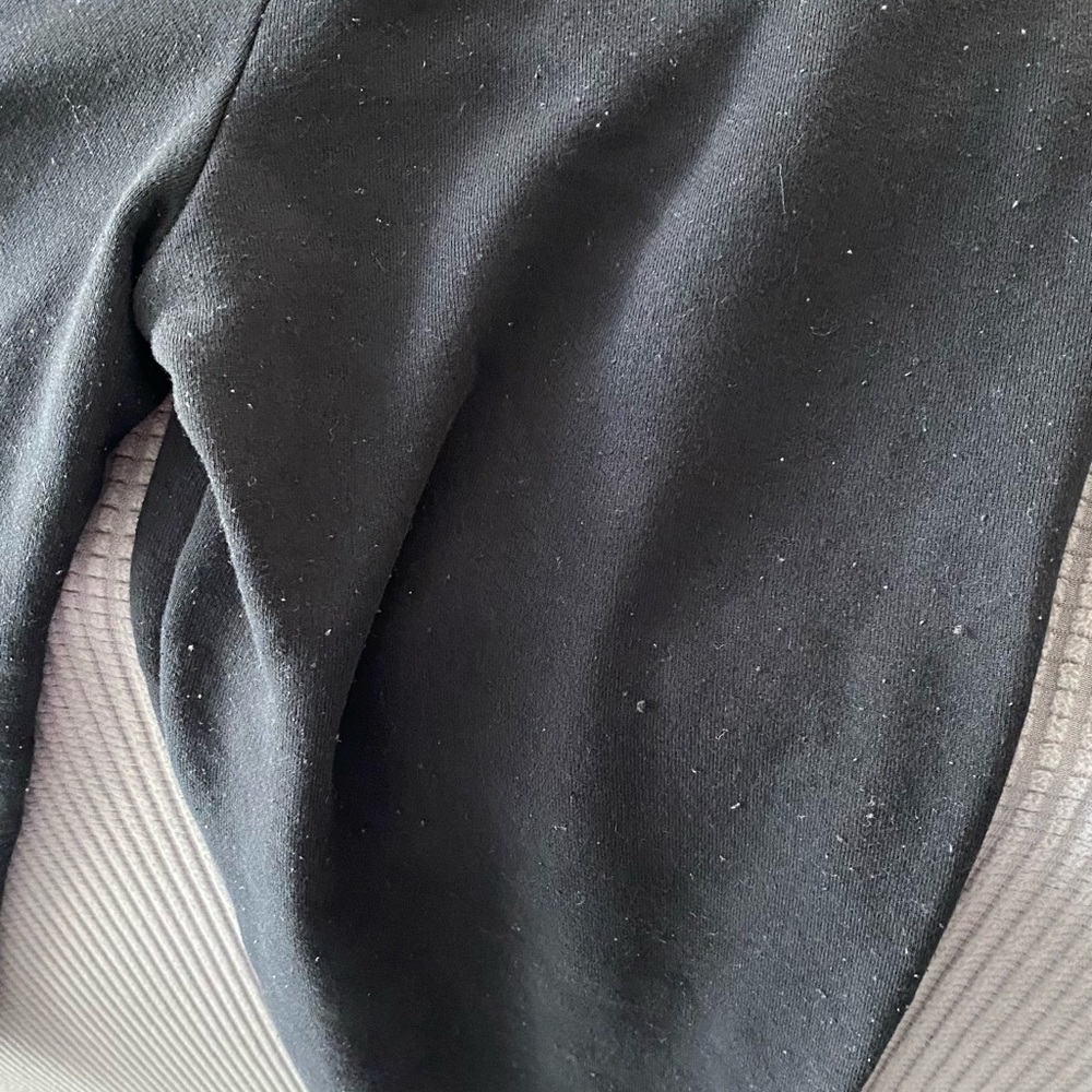 ALO Yoga Black Joggers - Picture 11 of 11